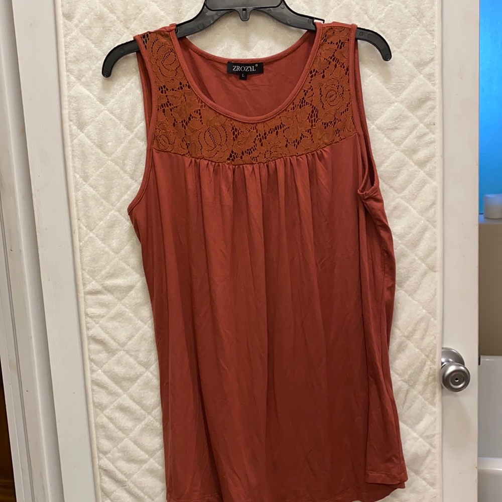 Zrozyl Flowy tank top, size large.